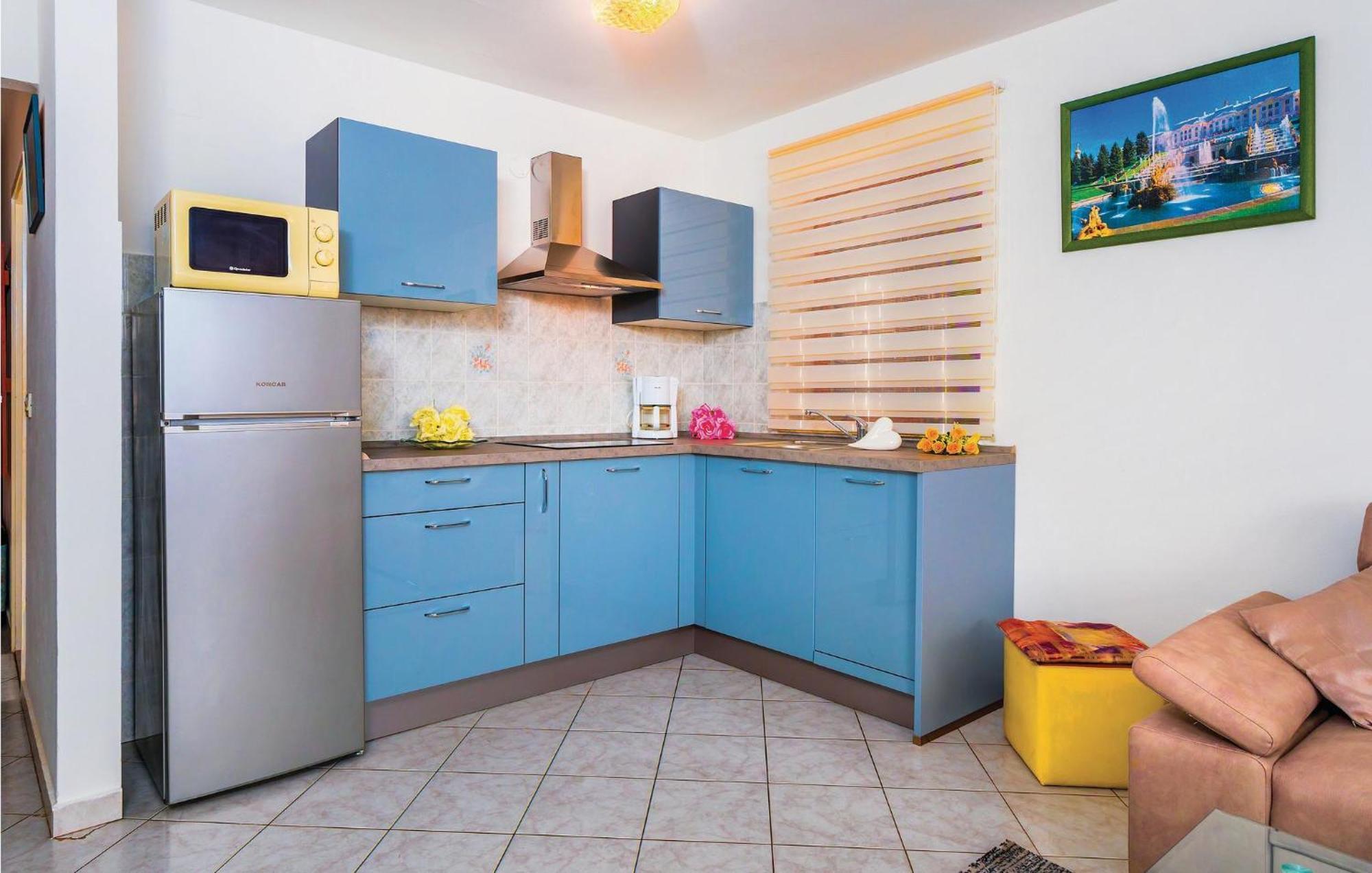 2 Bedroom Gorgeous Apartment In Rabac Exterior foto