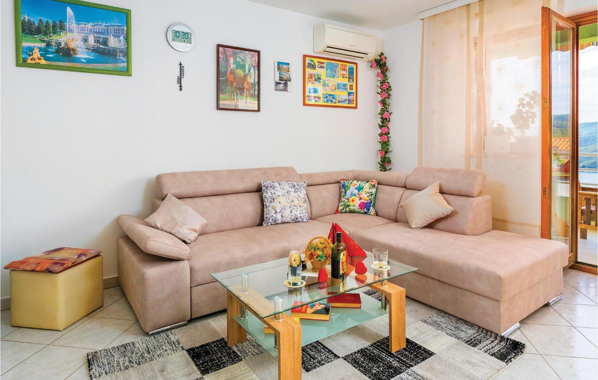 2 Bedroom Gorgeous Apartment In Rabac Exterior foto