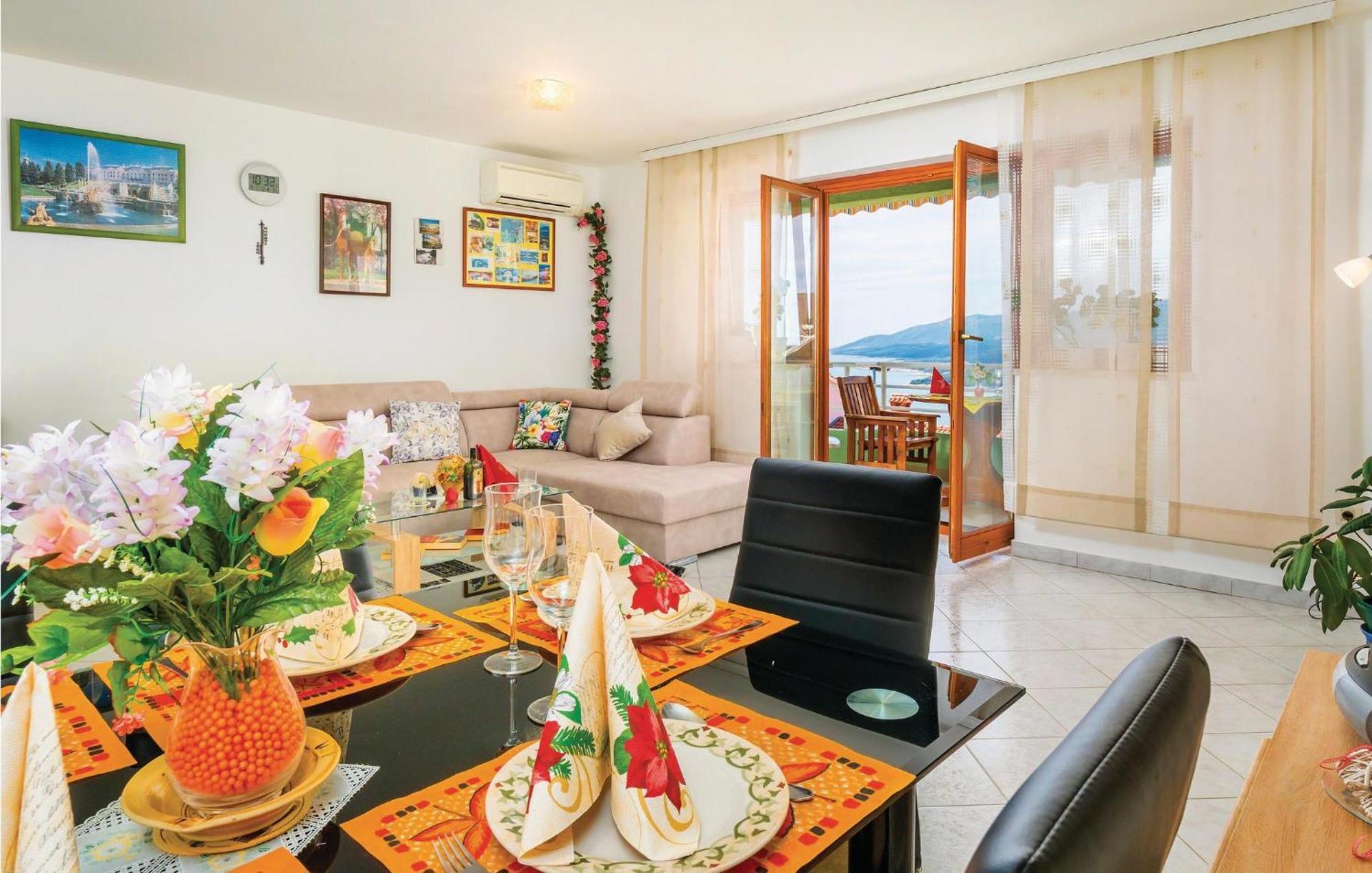 2 Bedroom Gorgeous Apartment In Rabac Exterior foto