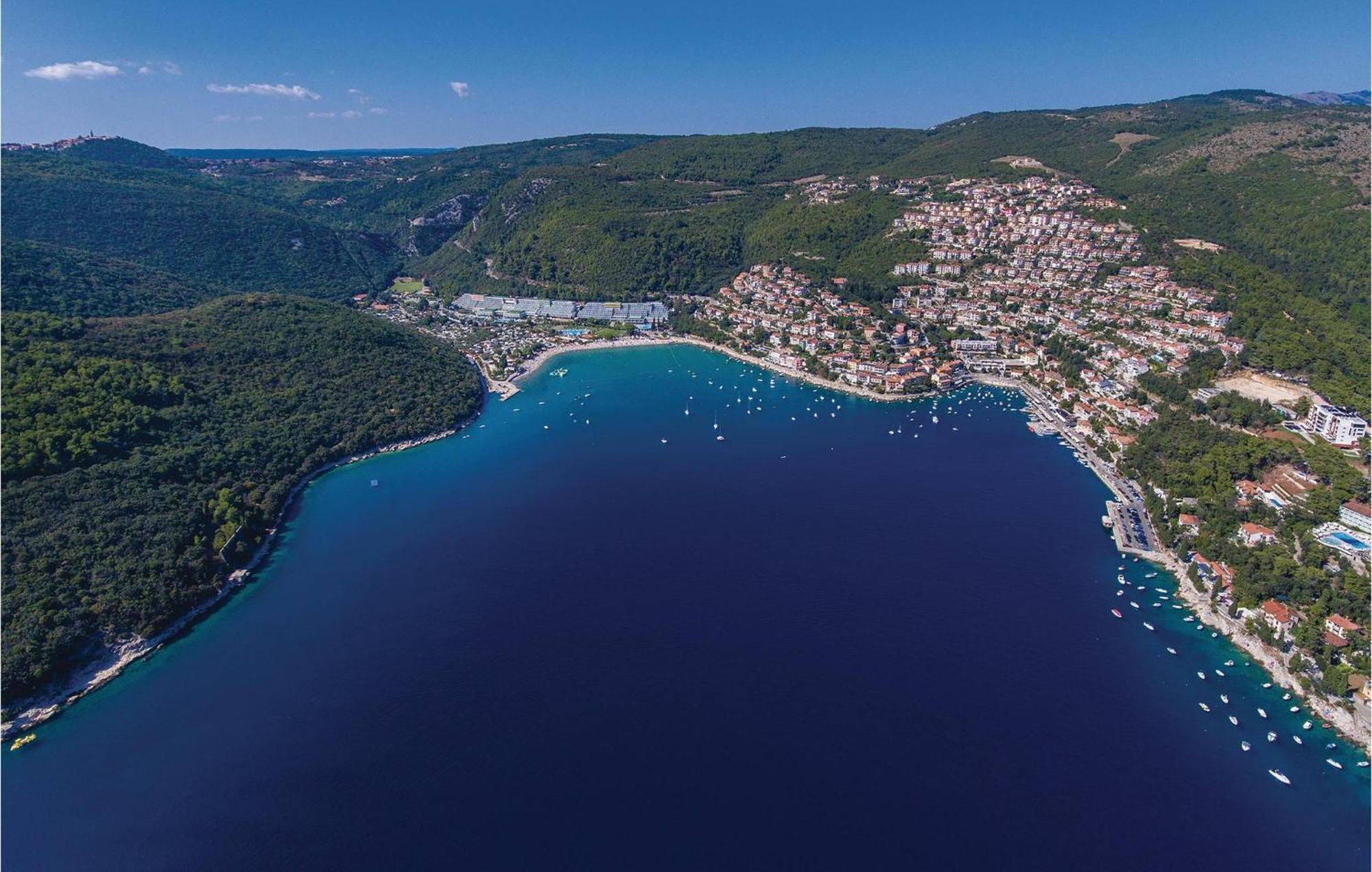 2 Bedroom Gorgeous Apartment In Rabac Exterior foto