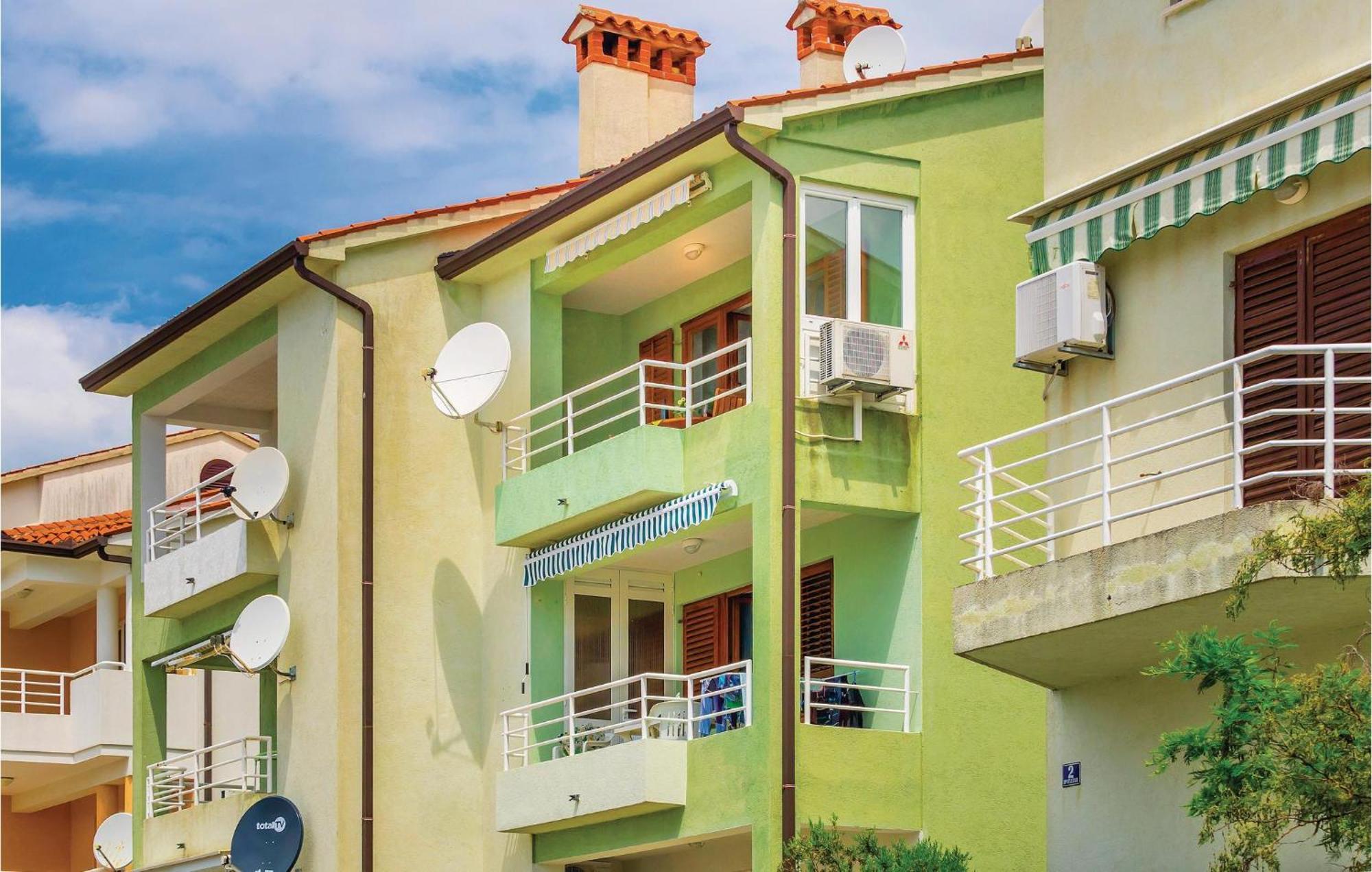 2 Bedroom Gorgeous Apartment In Rabac Exterior foto